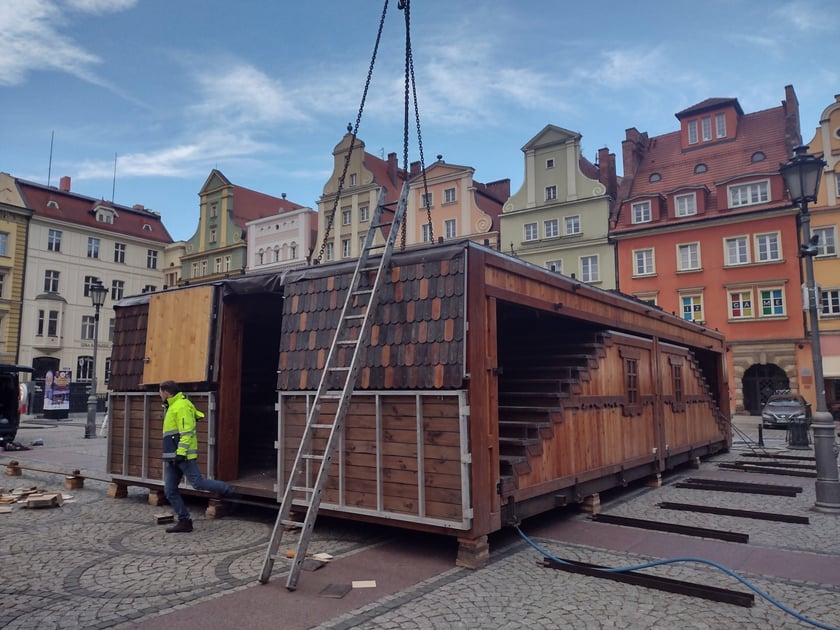 Budowa Jarmarku Bożonarodzeniowego 2022
