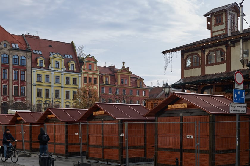 Budowa Jarmarku Bożonarodzeniowego 2022 we Wrocławiu