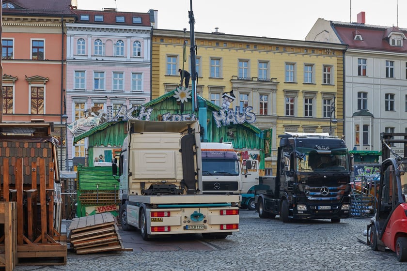 Budowa Jarmarku Bożonarodzeniowego 2022 we Wrocławiu
