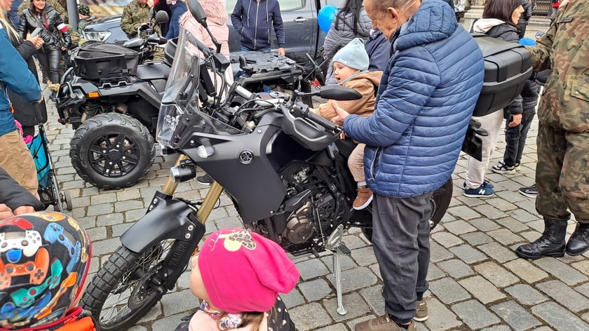 Pokaz sprzętu wojskowego 11 listopada na wrocławskim Rynku