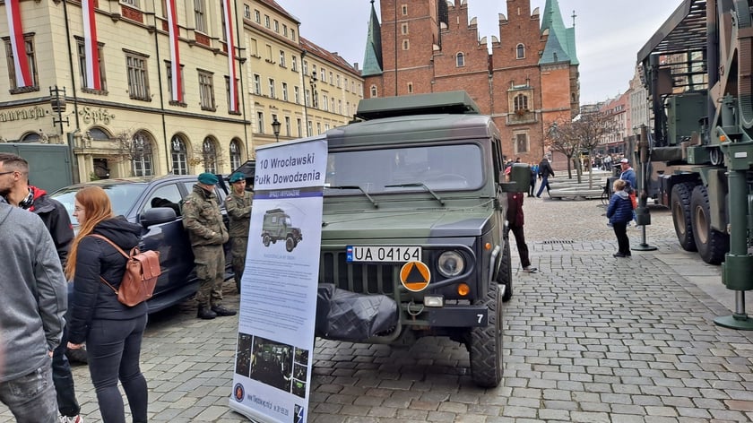 Pokaz sprzętu wojskowego 11 listopada na wrocławskim Rynku