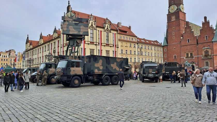 Pokaz sprzętu wojskowego 11 listopada na wrocławskim Rynku