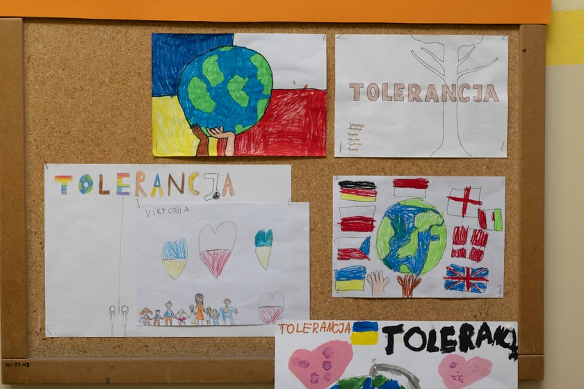 Dzień Tolerancji w SP nr 63 we Wrocławiu - zajęcia plastyczne