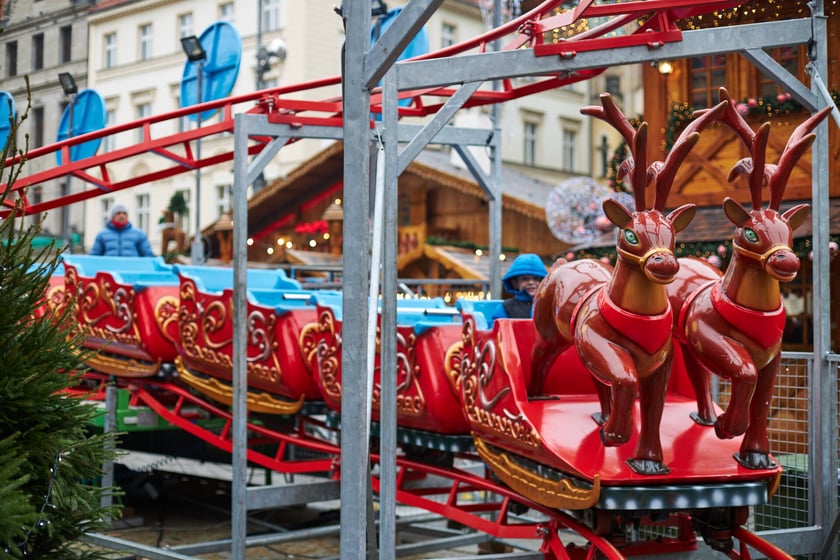 Na zdjęciu: kolejka górska Santa Express
