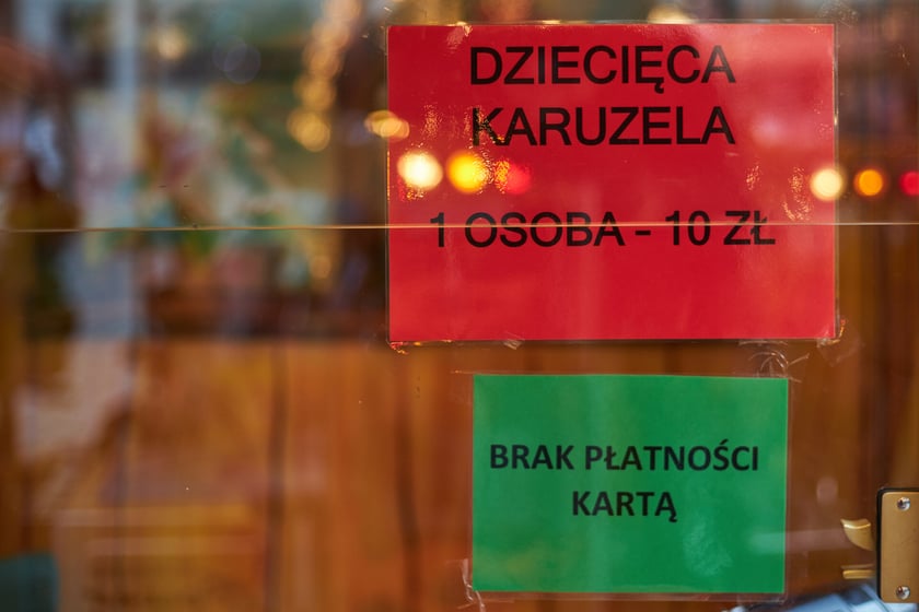 Dziecięca karuzela, cena: 10 zł za osobę