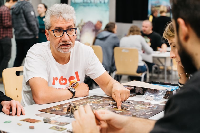 Wrocławski Festiwal Gier Planszowych Gratislavia - na zdjęciu uczestnicy oraz gry planszowe