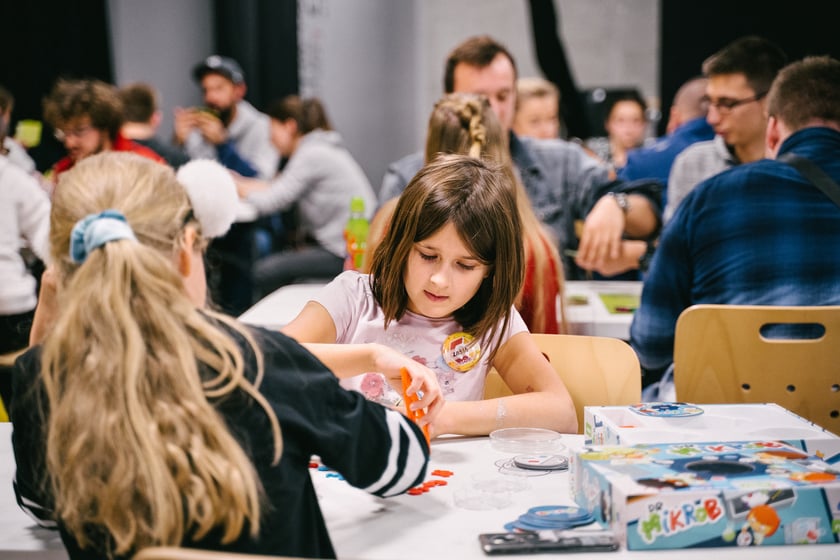 Wrocławski Festiwal Gier Planszowych Gratislavia - na zdjęciu uczestnicy oraz gry planszowe