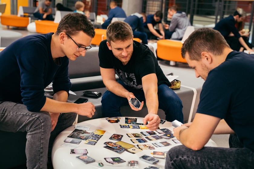 Wrocławski Festiwal Gier Planszowych Gratislavia - na zdjęciu uczestnicy oraz gry planszowe