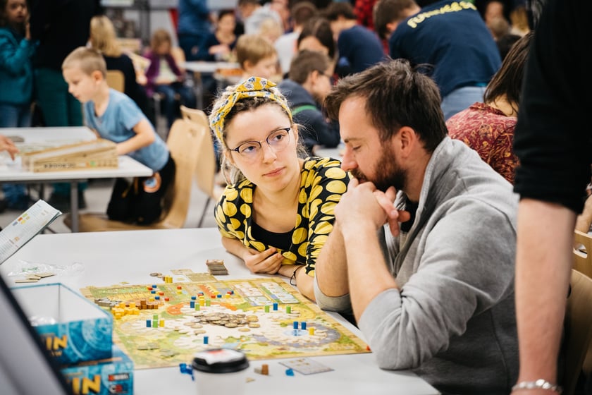Wrocławski Festiwal Gier Planszowych Gratislavia - na zdjęciu uczestnicy oraz gry planszowe