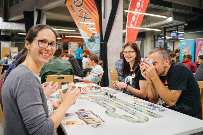 Wrocławski Festiwal Gier Planszowych Gratislavia - na zdjęciu uczestnicy oraz gry planszowe