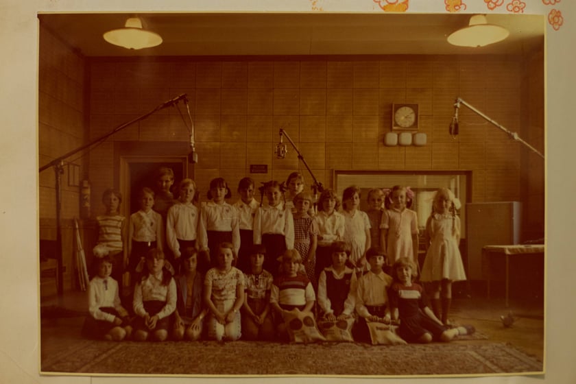 Archiwalne zdjęcia uczniów pochodzą z kronik SP nr 1 we Wrocławiu