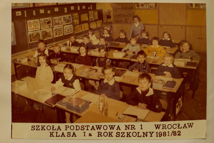 Archiwalne zdjęcia uczniów pochodzą z kronik SP nr 1 we Wrocławiu