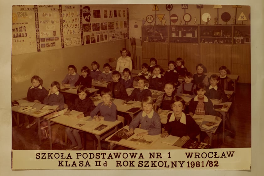 Archiwalne zdjęcia uczniów pochodzą z kronik SP nr 1 we Wrocławiu