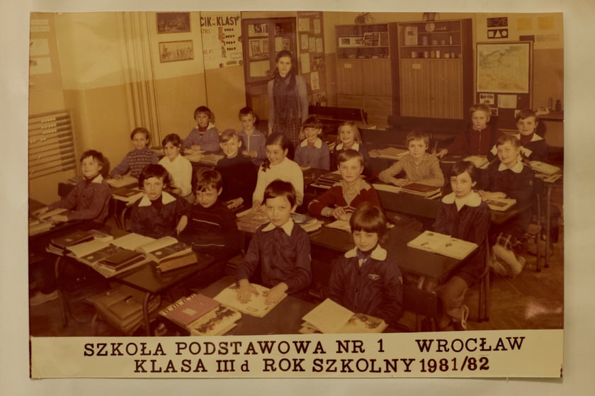 Archiwalne zdjęcia uczniów pochodzą z kronik SP nr 1 we Wrocławiu