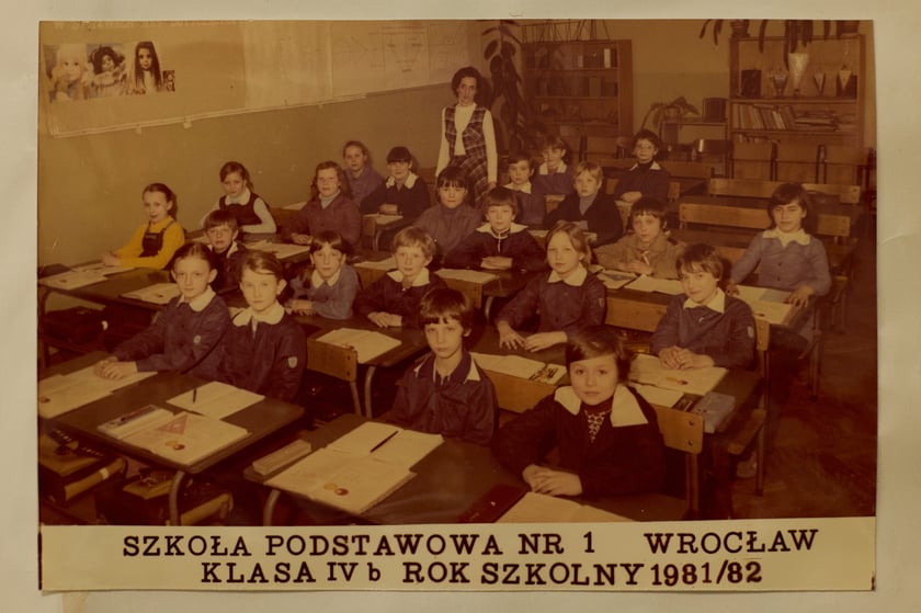 Archiwalne zdjęcia uczniów pochodzą z kronik SP nr 1 we Wrocławiu