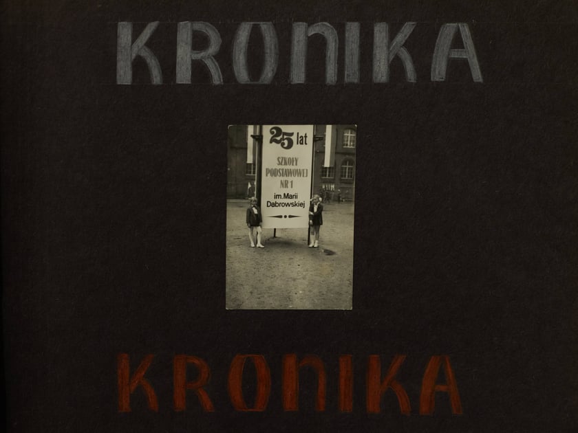 Archiwalne zdjęcia uczniów pochodzą z kronik SP nr 1 we Wrocławiu