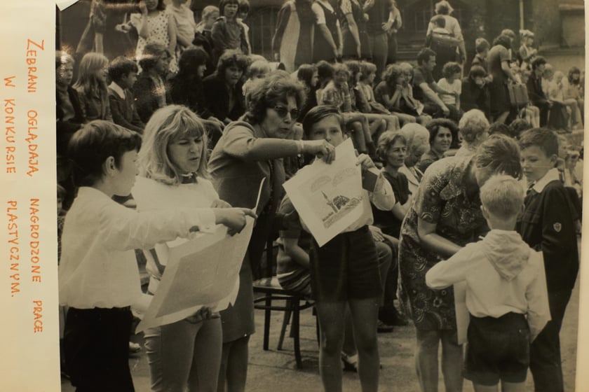 Archiwalne zdjęcia uczniów pochodzą z kronik SP nr 1 we Wrocławiu