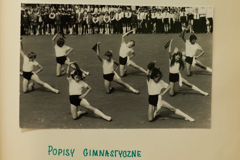 Archiwalne zdjęcia uczniów pochodzą z kronik SP nr 1 we Wrocławiu