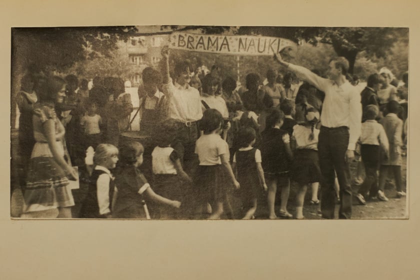 Archiwalne zdjęcia uczniów pochodzą z kronik SP nr 1 we Wrocławiu