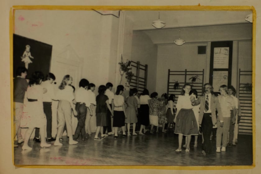 Archiwalne zdjęcia uczniów pochodzą z kronik SP nr 1 we Wrocławiu