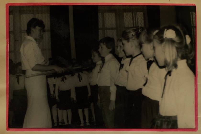 Archiwalne zdjęcia uczniów pochodzą z kronik SP nr 1 we Wrocławiu