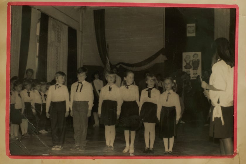 Archiwalne zdjęcia uczniów pochodzą z kronik SP nr 1 we Wrocławiu