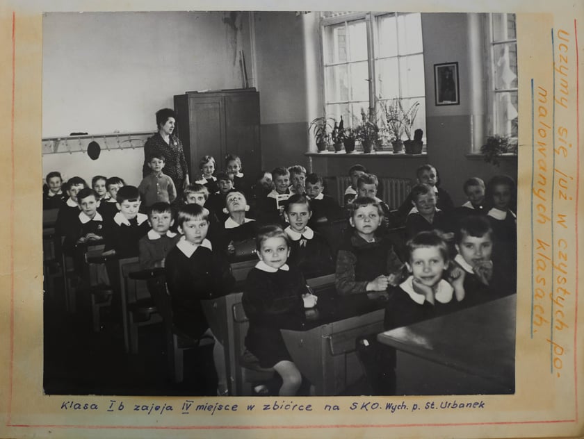 Archiwalne zdjęcia uczniów pochodzą z kronik SP nr 1 we Wrocławiu