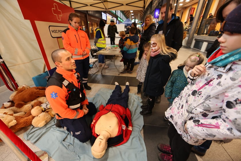 Zimowy Piknik Rodzinny na Dworcu Głównym PKP