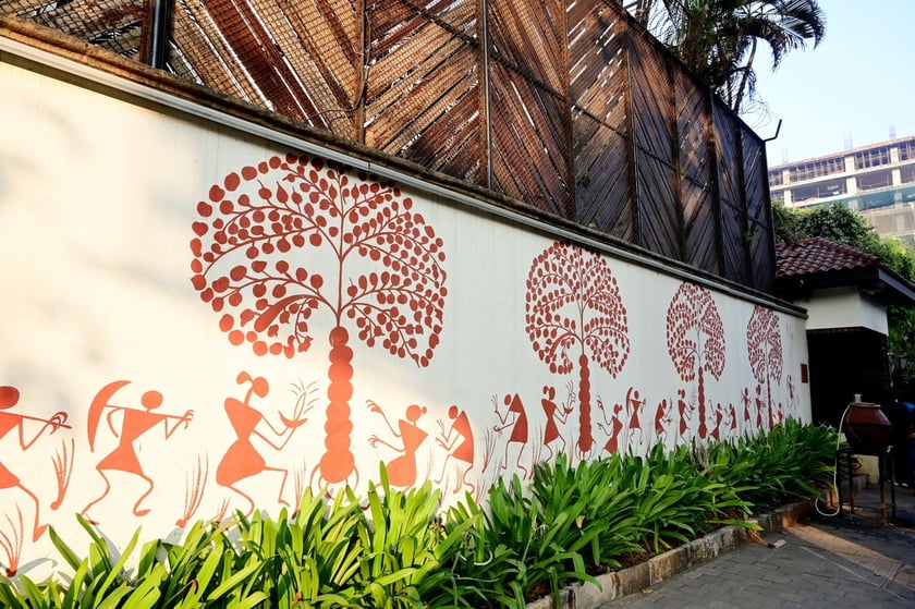 W Indiach, w posiadłości Amitabh Bachchan, gwiazdora bollywodzkiego kina, stanęła niecodzienna ławka w kształcie księgi, którą wykonano we Wrocławiu.