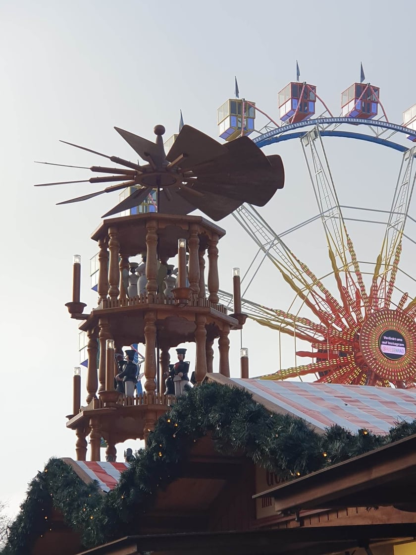 Jarmark bożonarodzeniowy na Alexanderplatz w Berlinie
