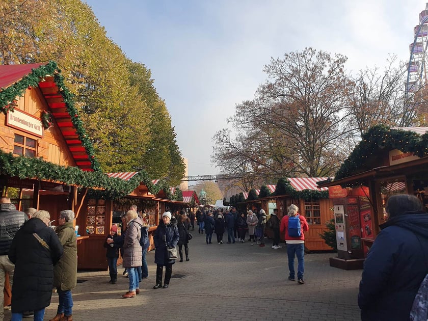 Jarmark bożonarodzeniowy na Alexanderplatz w Berlinie