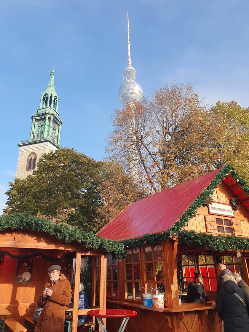 Jarmark bożonarodzeniowy na Alexanderplatz w Berlinie
