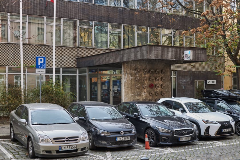 Budynek ZETO we Wrocławiu pod adresem ul. Ofiar Oświęcimskich 7-13