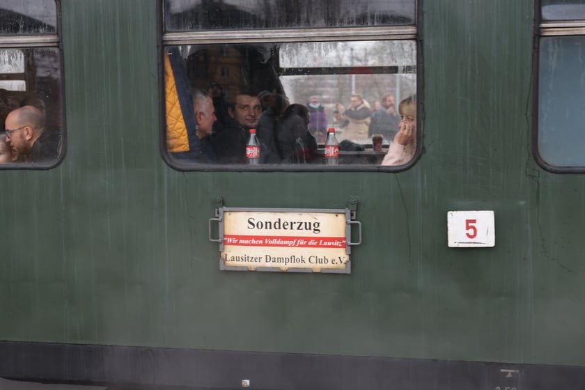 zabytkowy parowóz na Dworcu Głównym we Wrocławiu, 3.12.2022