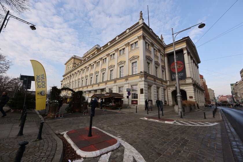 Jarmark Bożonarodzeniowy pod Operą we Wrocławiu