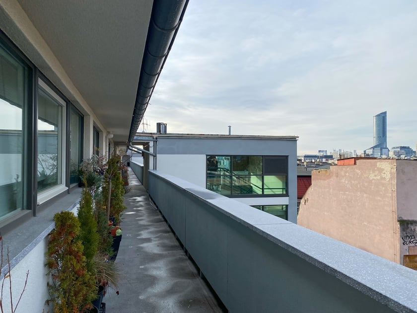 Mezonetowiec - modernistyczny galeriowiec po remoncie