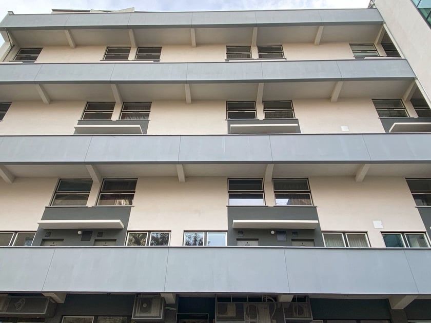 Mezonetowiec - modernistyczny galeriowiec po remoncie