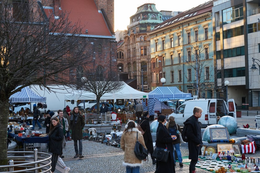 Na zdjęciu giełda staroci we Wrocławiu