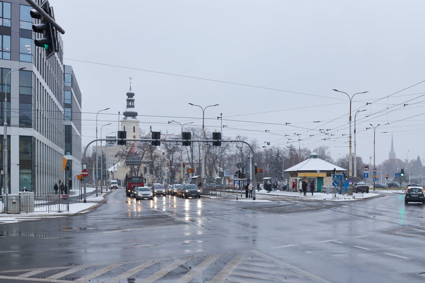 Zima zagościła we Wrocławiu. Właśnie spadł pierwszy śnieg...