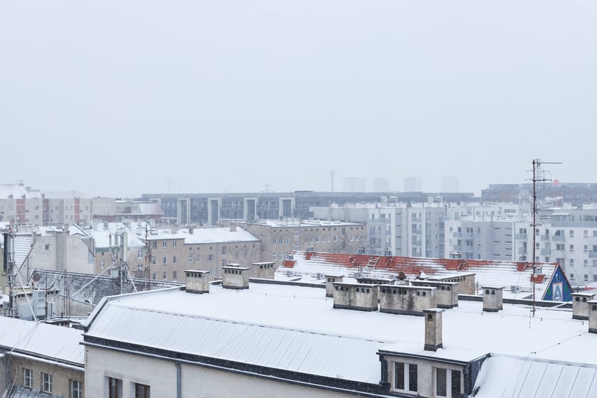 Zima zagościła we Wrocławiu. Właśnie spadł pierwszy śnieg...