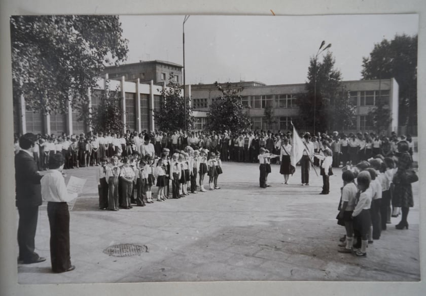 Zdjęcia z kronik szkolnych SP nr 97 we Wrocławiu