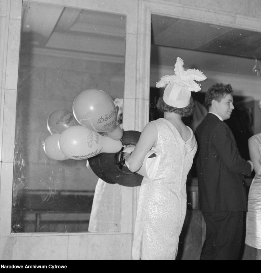 Sylwester w PRL-u, uczestnicy zabawy w Pałacu Kultury i Nauki 1966 ? 1967 Archiwum Grażyny Rutkowskiej
