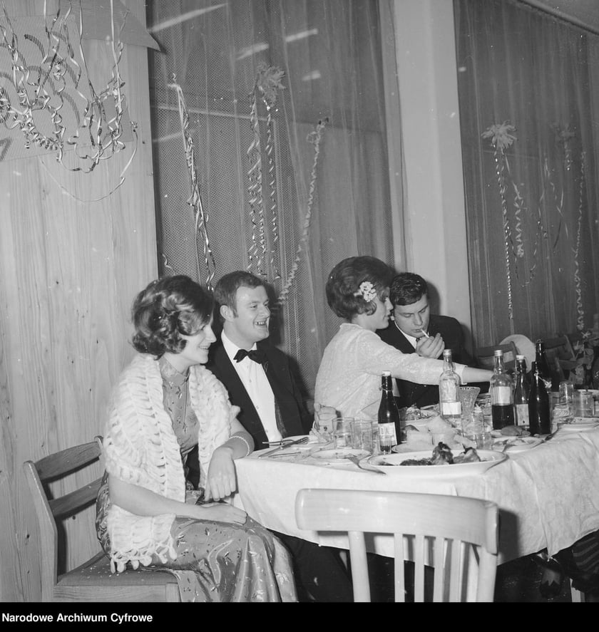 Sylwester w PRL-u. Bal sylwestrowy w Naczelnym Komitecie Zjednoczonego Stronnictwa Ludowego 1968 rok