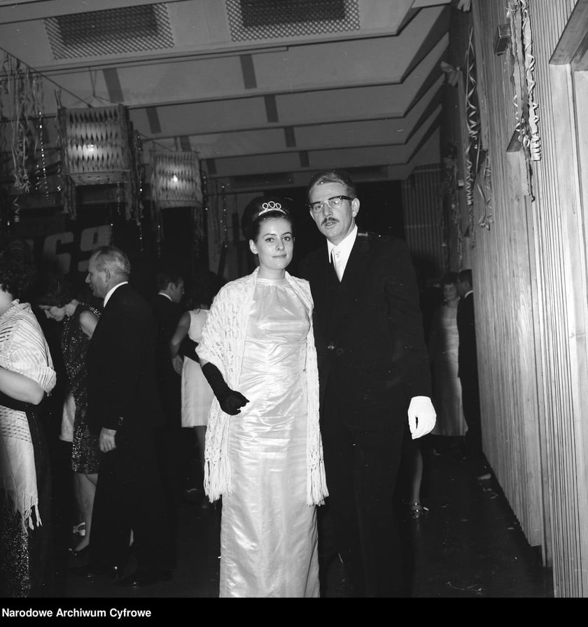 Sylwester w PRL-u. Bal sylwestrowy w Naczelnym Komitecie Zjednoczonego Stronnictwa Ludowego 1968 rok