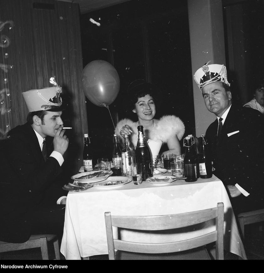 Sylwester w PRL-u. Bal sylwestrowy w Naczelnym Komitecie Zjednoczonego Stronnictwa Ludowego 1968 rok