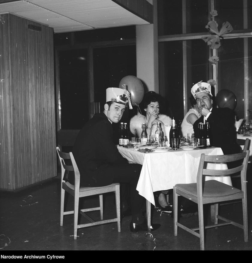 Sylwester w PRL-u. Bal sylwestrowy w Naczelnym Komitecie Zjednoczonego Stronnictwa Ludowego 1968 rok