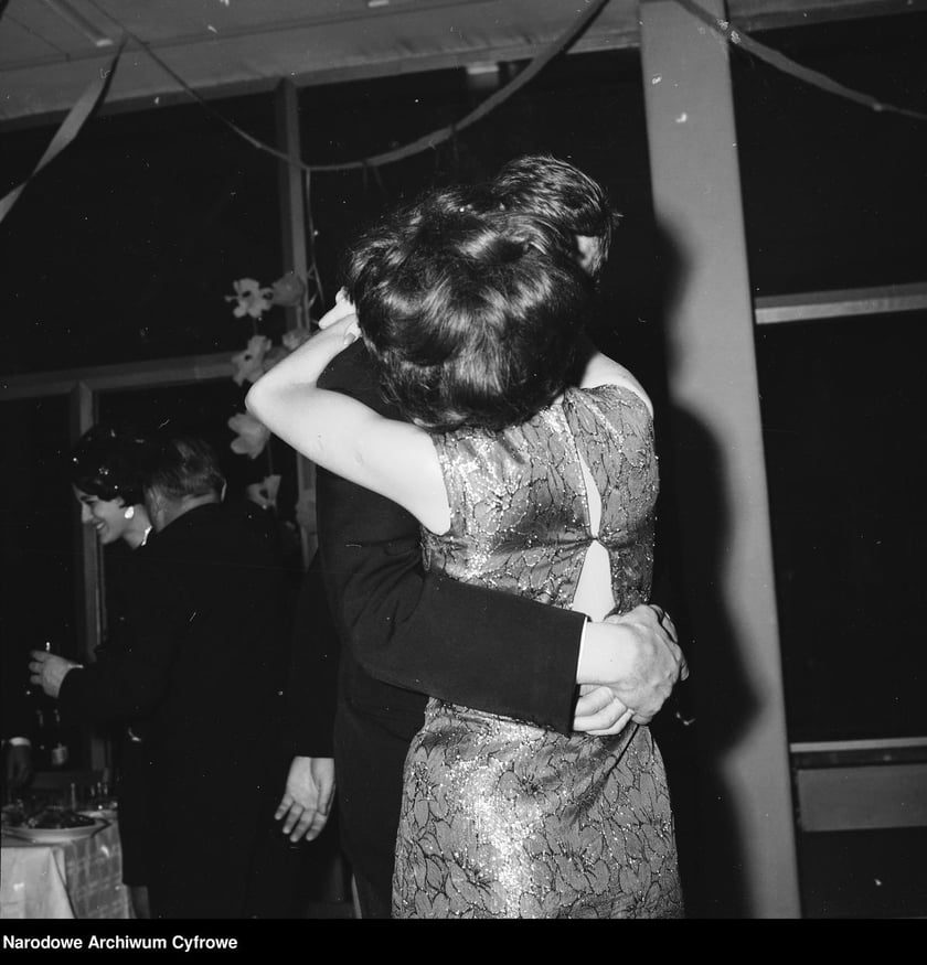 Sylwester w PRL-u. Bal sylwestrowy w Naczelnym Komitecie Zjednoczonego Stronnictwa Ludowego 1968 rok