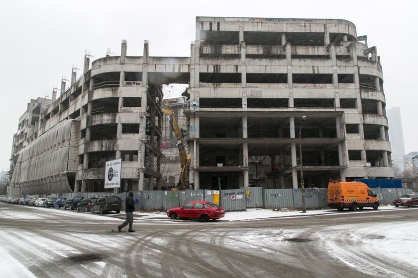Na zdjęciu rozbiórka dawnego parkingu, zwanego szkieletorem