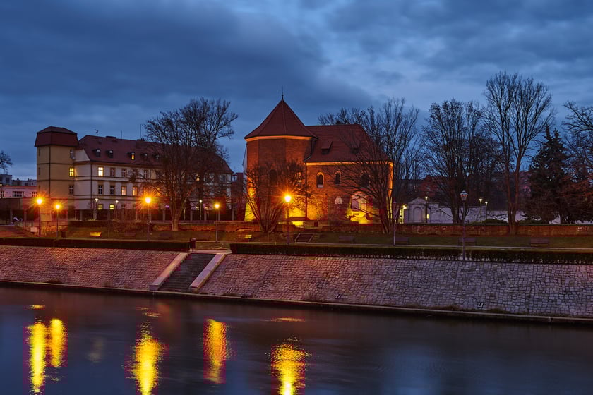 Ostrów Tumski we Wrocławiu - po zmroku - wygląda magicznie...