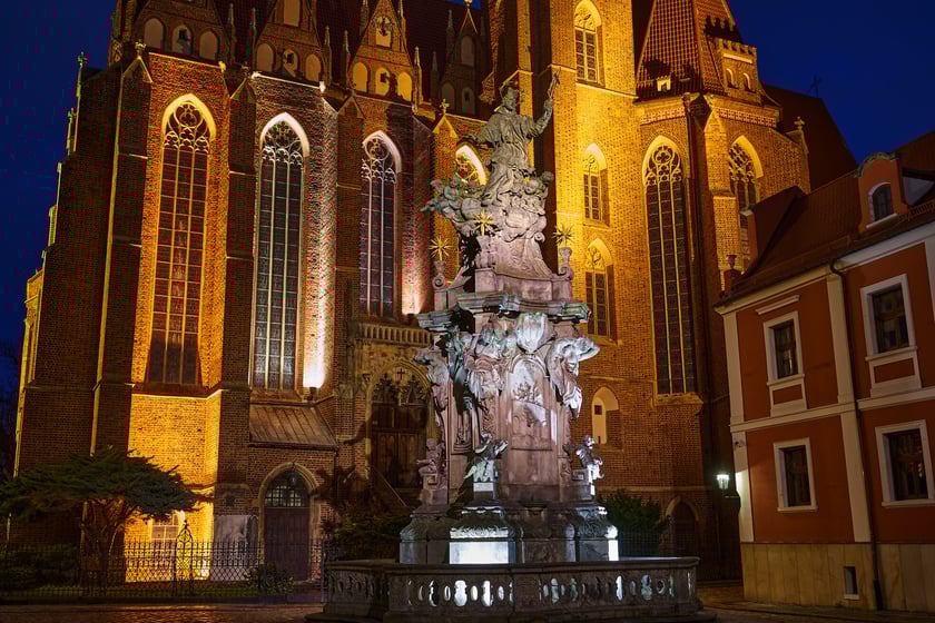 Ostrów Tumski we Wrocławiu - po zmroku - wygląda magicznie...